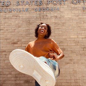 Meet your Posher, Elizabeth